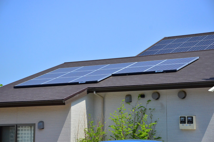 太陽光発電がのってる民家